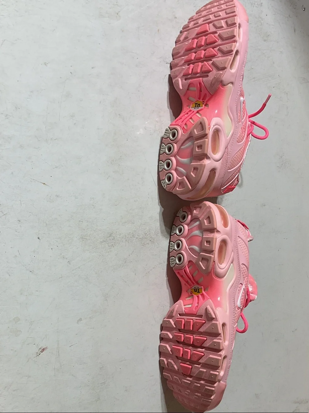 Women size 8 Atlanta pink NIKE Air max sneakers